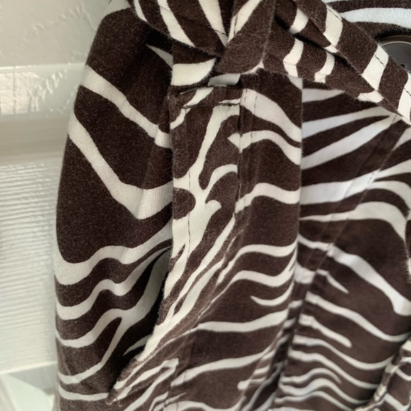 Talie Brown & White Animal Print Zebra Print Chic Y2K Jacket Feminine Trending - Picture 6 of 16